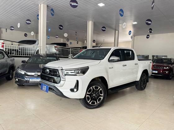 TOYOTA HILUX 2.8 D-4D TURBO DIESEL CD SRX 4X4 AUTOMÁTICO TOYOTA HILUX 2.8 D-4D TURBO DIESEL CD SRX 4X4 AUTOMÁTICO
